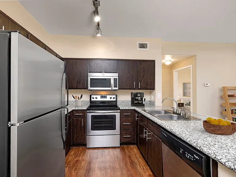 Campana Crown Valley Apartments — Photo 1
