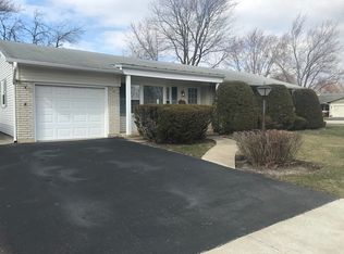 98 Walpole Rd, Elk Grove Village, IL 60007
