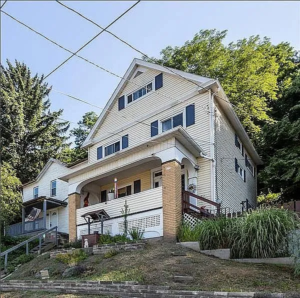 354 Beaver St photo 1