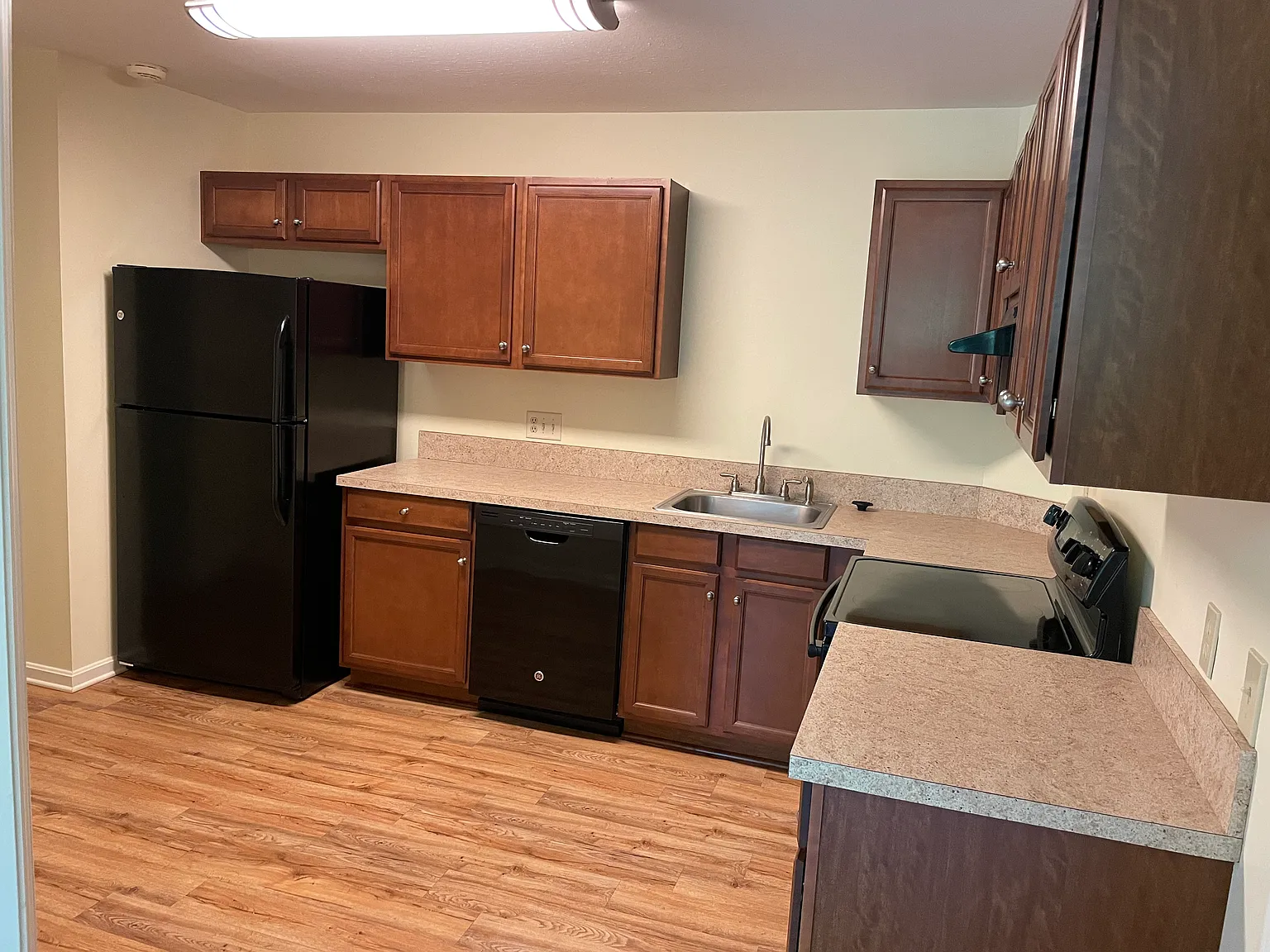 3 bed, 1.5 bath, 1530 sqft, $2,850 — Photo 2