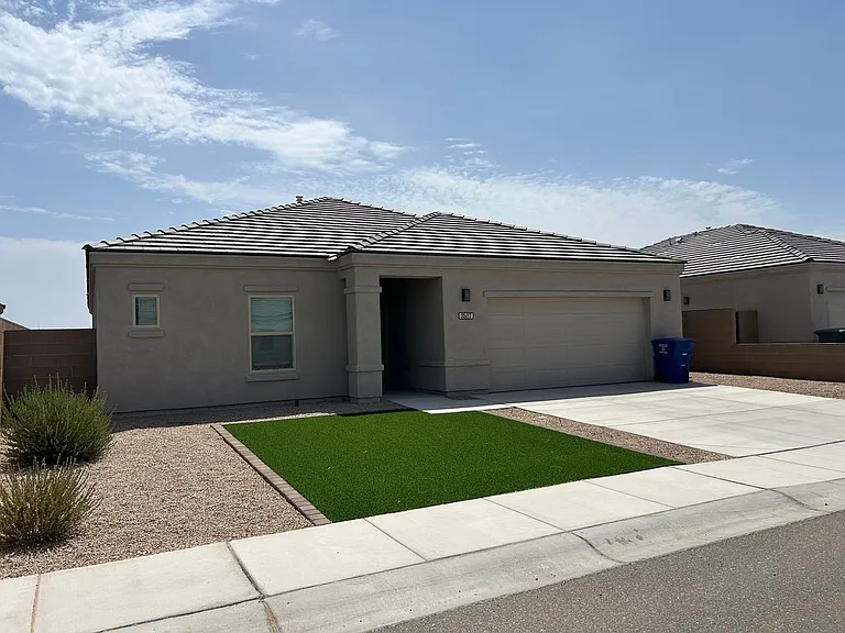 3527 S Ostrich Dr — Photo 1