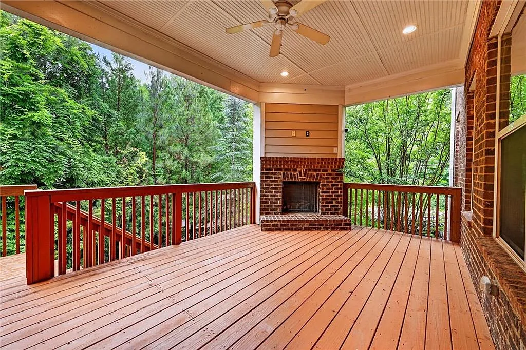 5 bed, 4.0 bath, 4208 sqft, $5,000 — Photo 2
