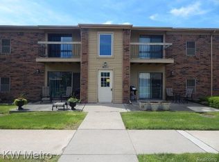 16150 Clarkson Dr APT 13, Fraser, MI 48026