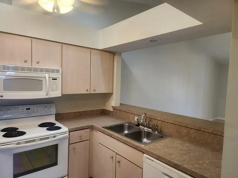 5417 Columbus Blvd — Photo 19