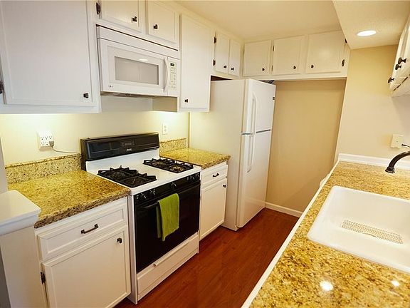 5th image of 1033 Sunhaven Dr