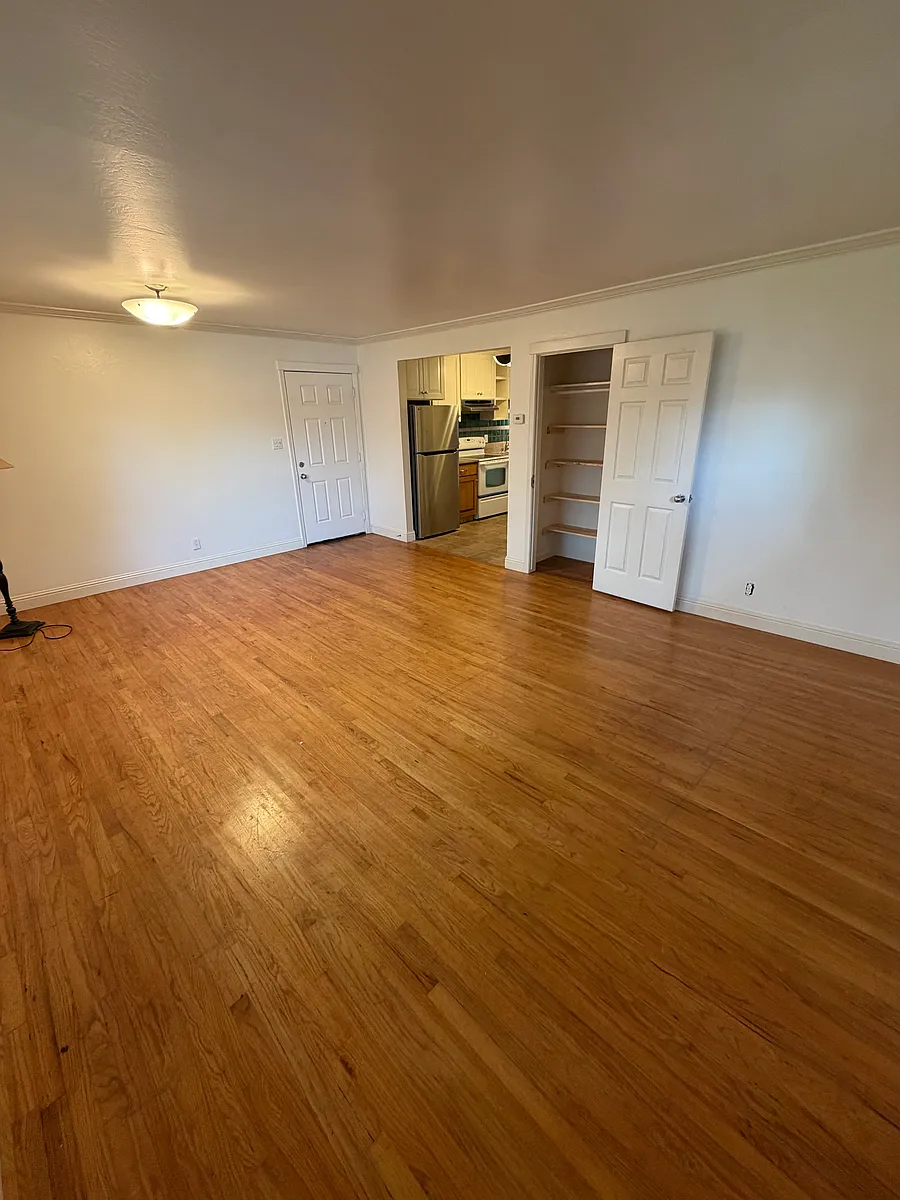 Building Photo - 1510 Merrill St #3
