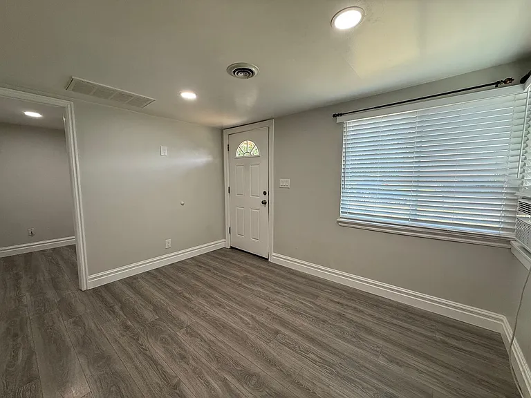 3180 S 400 E — Photo 3