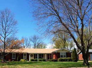 9 Brisbane Dr, Chesterfield, MO