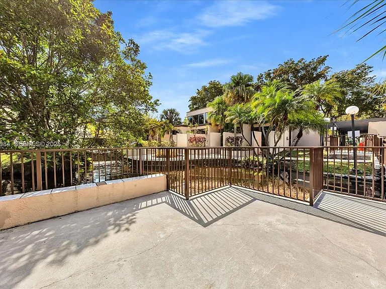 2240 N Cypress Bend Dr #204 — Photo 38