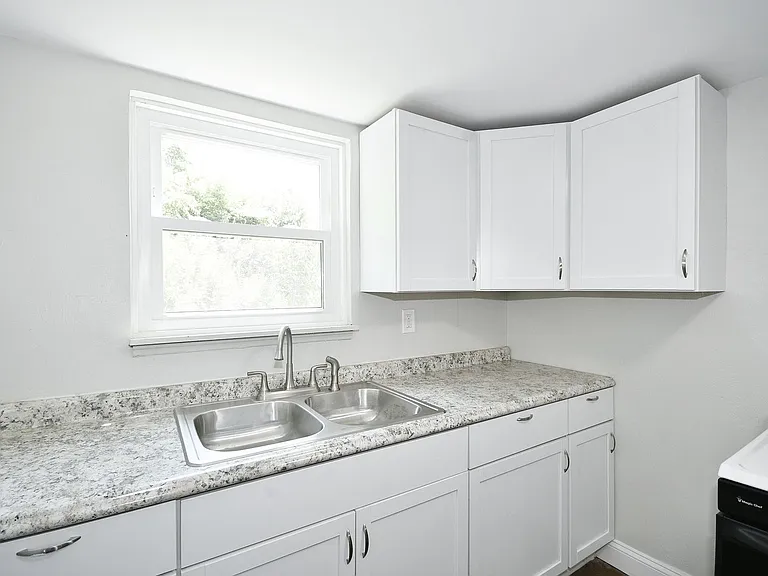 1103 Crosby St #1 — Photo 10