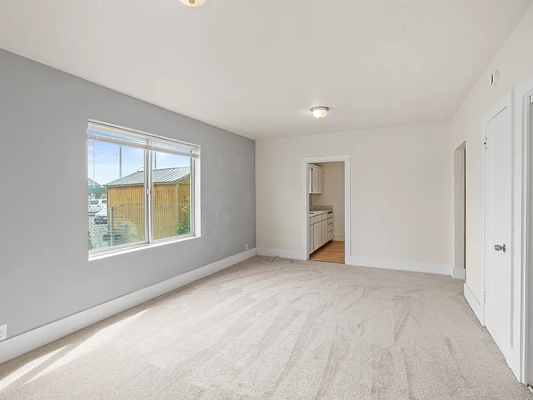 215 E 1st St #103 — Photo 4