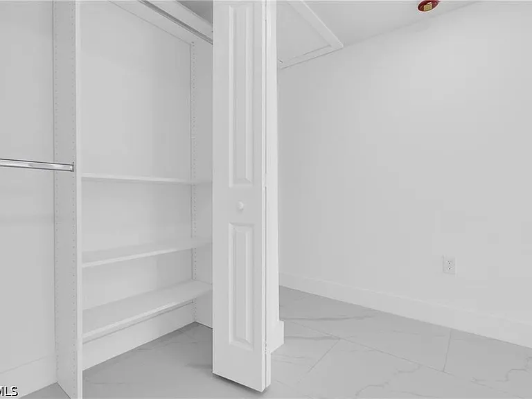 356 New York Dr — Photo 22
