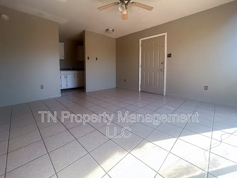 202 Rue Basin #A — Photo 4