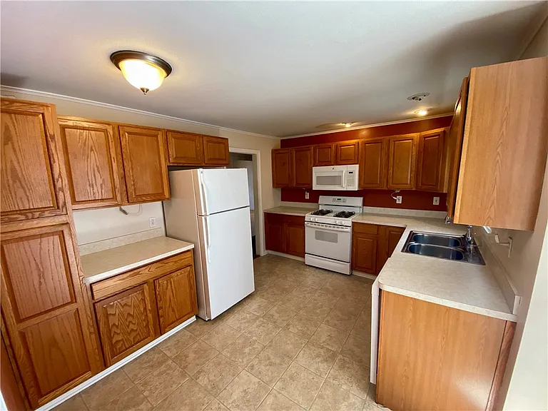 35 Westmoreland Dr — Photo 7