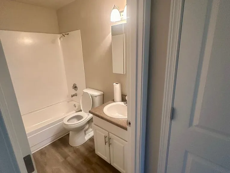 Des Moines Station Apartments — Photo 10