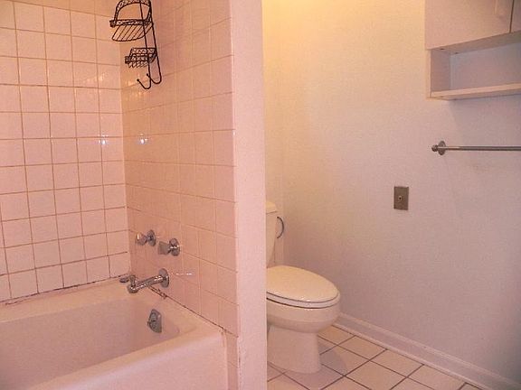 5th image of 3347 N Kenmore Ave #Unt