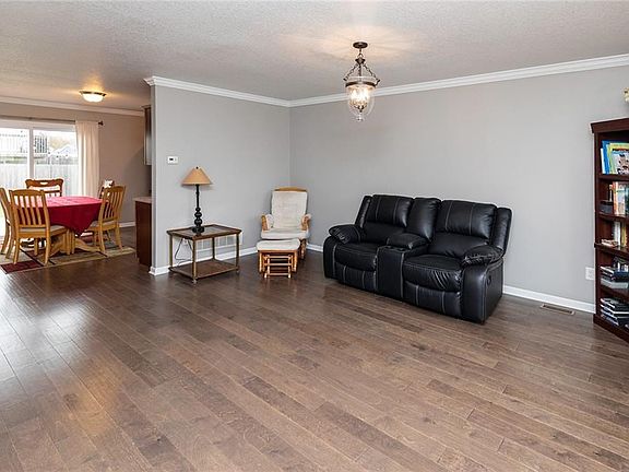 2nd image of 3401 Poplar Dr SW