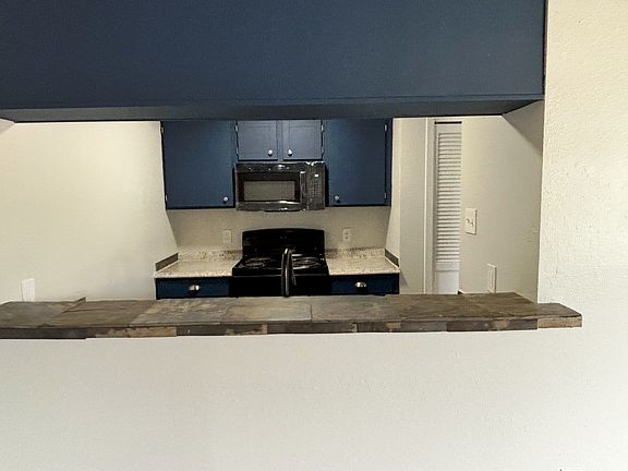 3rd image of 624 E 3rd St APT 202