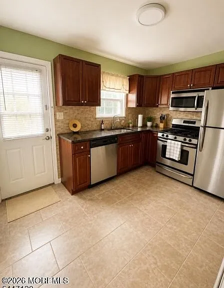 728 Greens Ave #17 — Photo 3