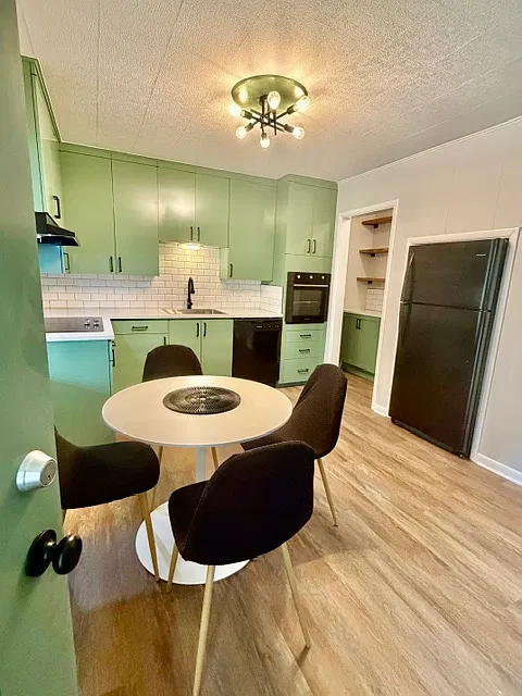 2 bed, 1096 sqft, $1,300 — Photo 3