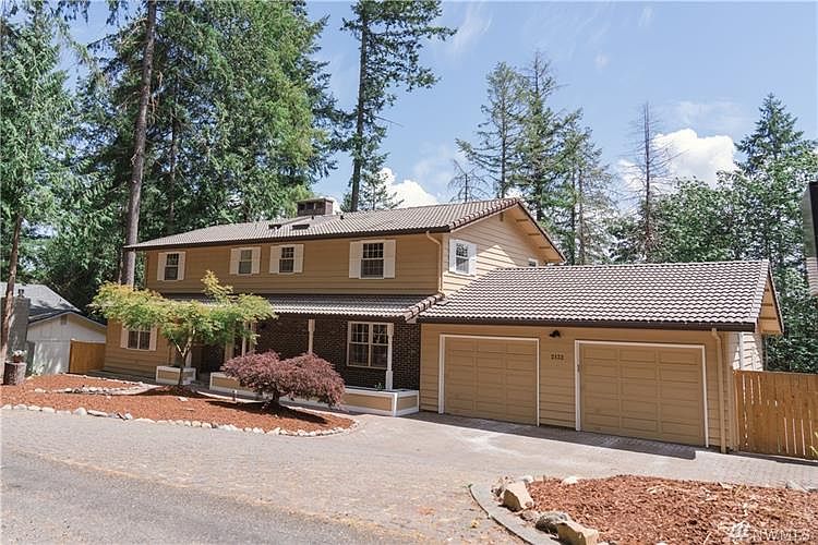 1st image of 2132 Lakemoor Dr SW