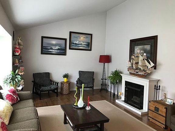 3rd image of 295 Crestwood Vlg