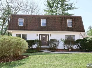 12 Mountainview Rd, Cresskill, NJ 07626