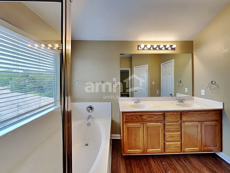 1817 Melissa Oaks Ln — Photo 12