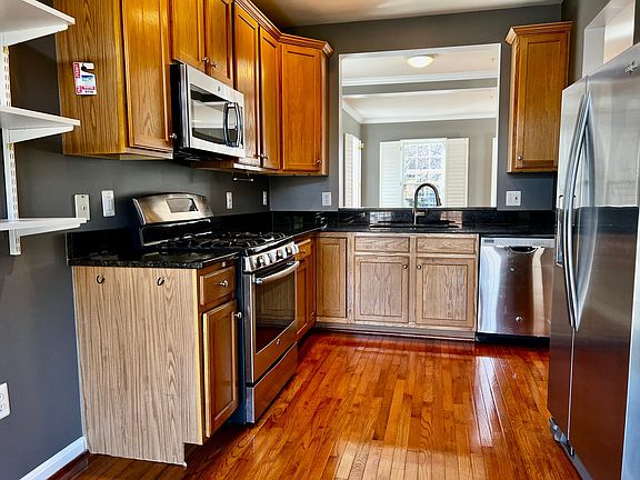 3rd image of 1617 Hunting Creek Dr