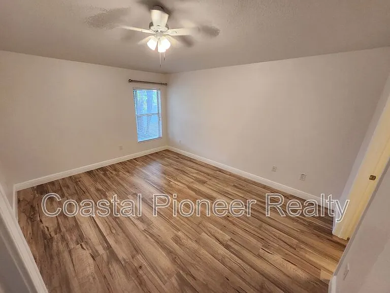 11404 Holmbridge Ln — Photo 47