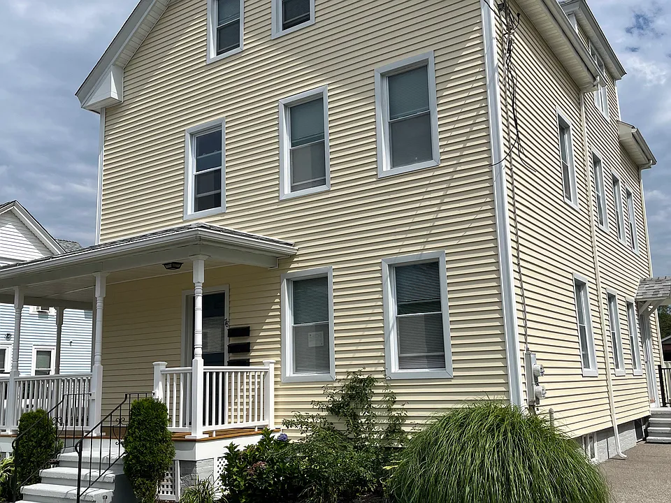 78 Blackburn St #1
