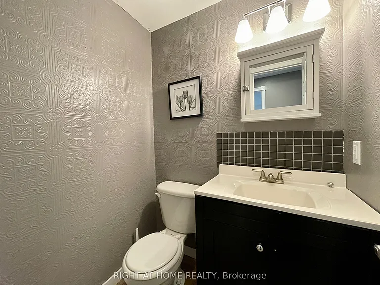183 Autumn Hill Cres #UPPER — Photo 24