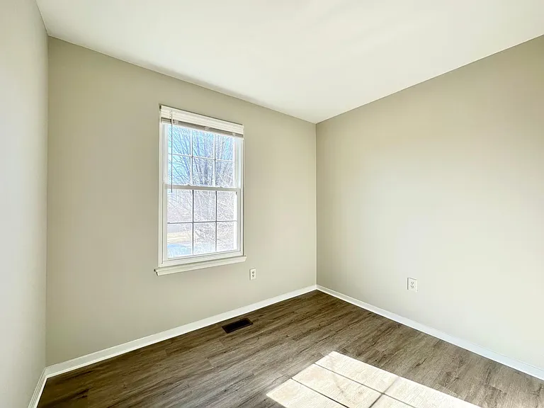 402 Carousel Ct — Photo 23