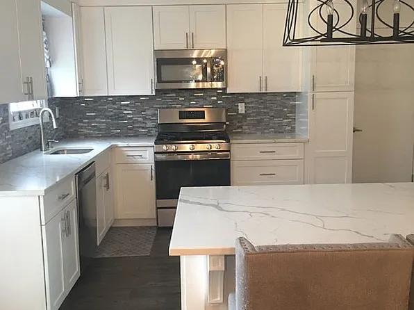21 Calalou Ct, Toms River, NJ 08757