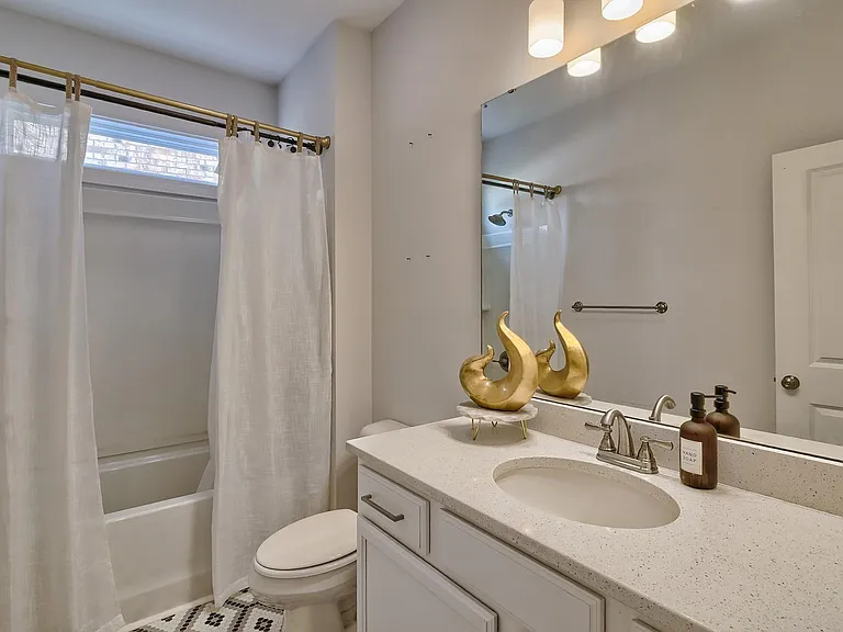 558 Mahonia Rd — Photo 22