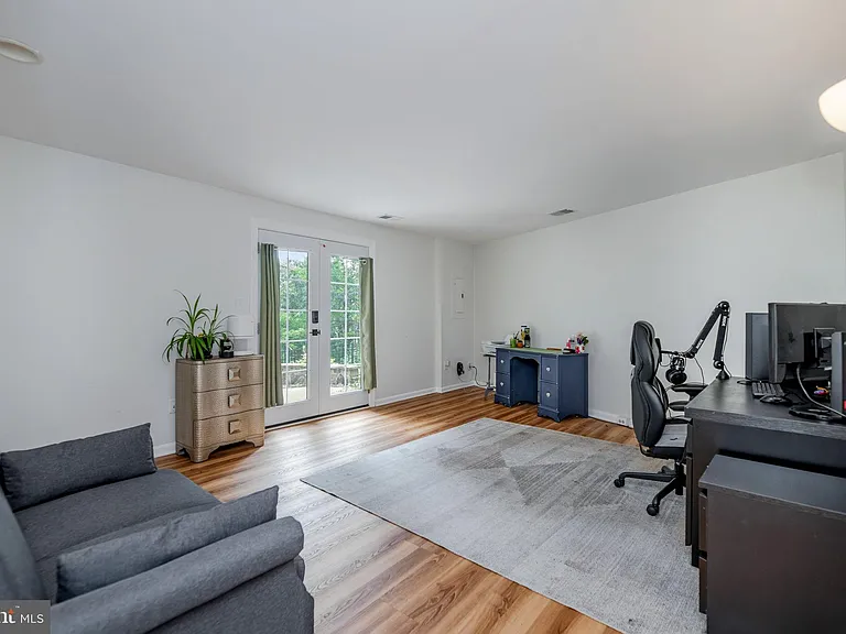 7317 Castleberg Ct — Photo 22