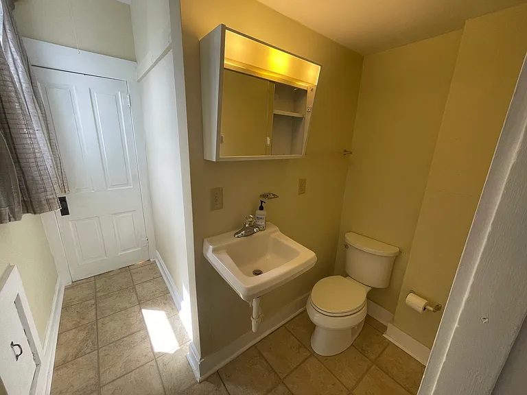 325 S Plum St #3 — Photo 7