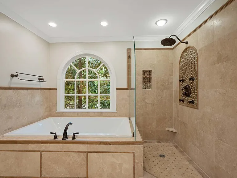 1202 Summerville Ln — Photo 20
