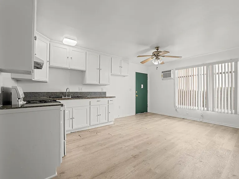 1204 W 24th St — Photo 6