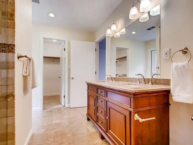 4371 Heritage Glen Ct — Photo 15
