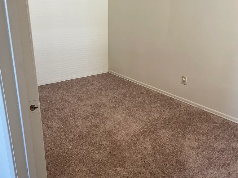 10990 Strathmore Westwood #8 — Photo 2