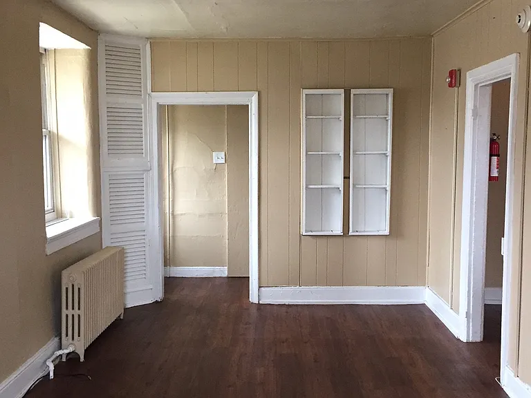 2 E Broad St #2 — Photo 3
