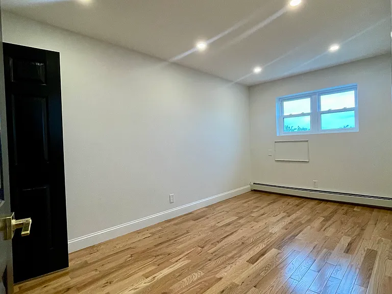 1045 Revere Ave #2 — Photo 9