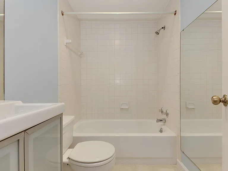 2012 O St NW #25 — Photo 11