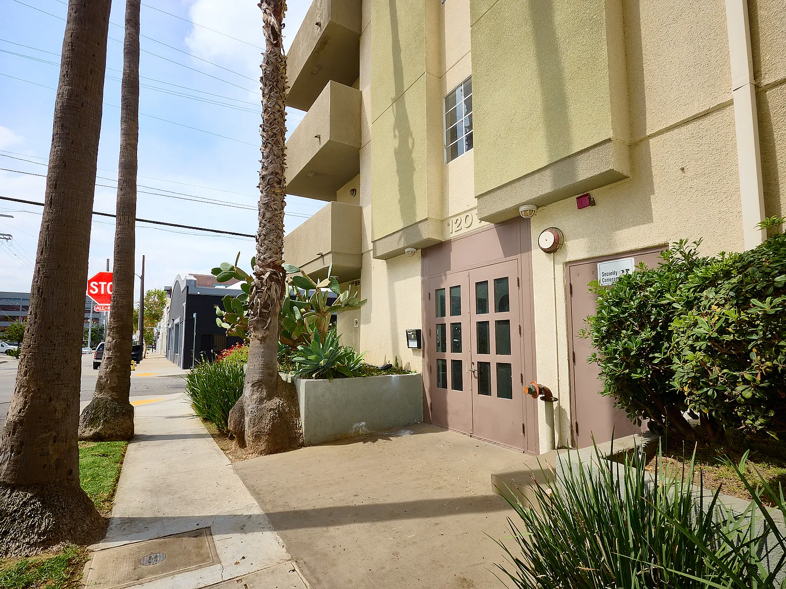 1201 N. Mansfield Ave. — Photo 1