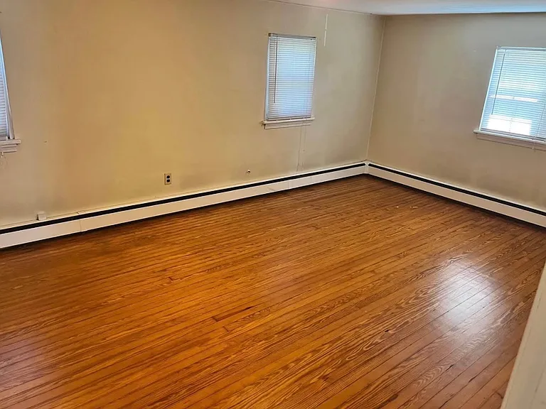 14 Oak Ave — Photo 3