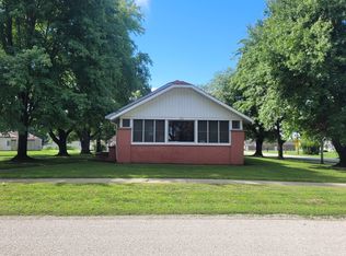 613 W Market St, Palestine, IL 62451