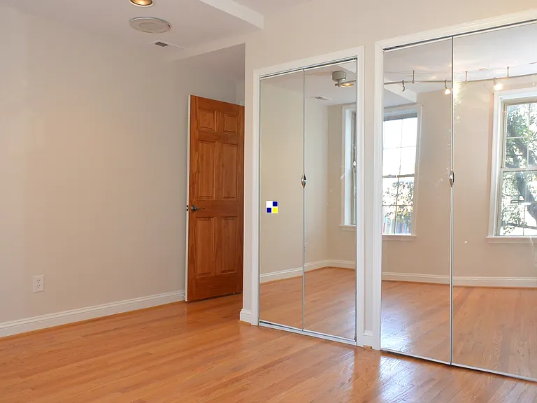 319 E Cross St — Photo 22