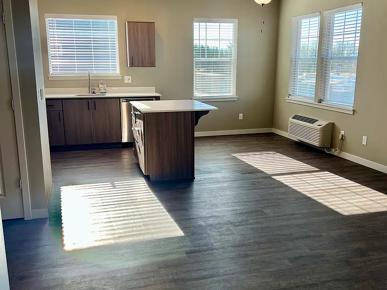 Kitchen/Dining Kitchen/Dining