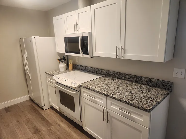 353 Colonial Ct — Photo 11